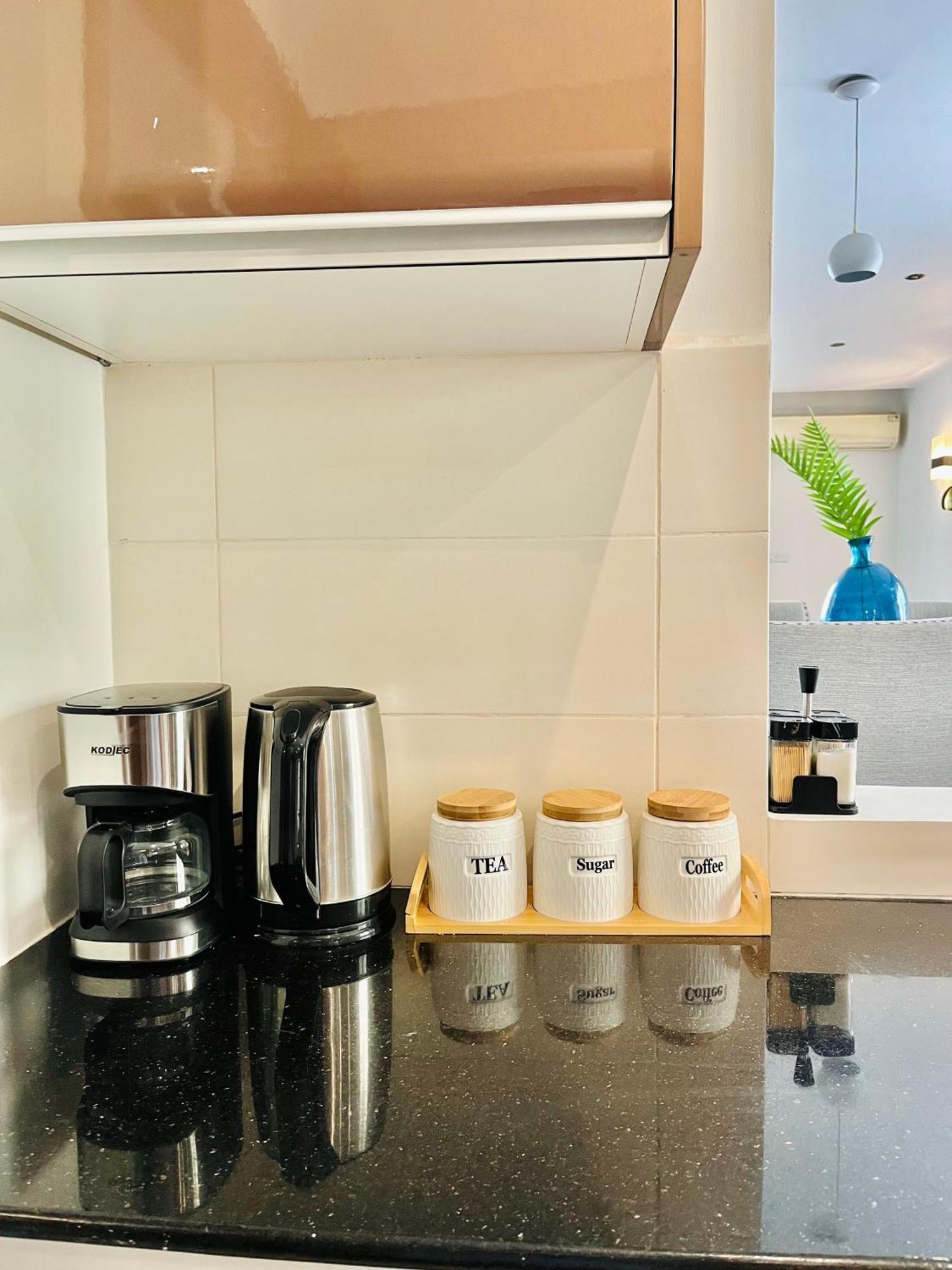 Coastalhome 75Inch Tv 5Min Drive To The City & Beach Dar es Salaam Eksteriør billede