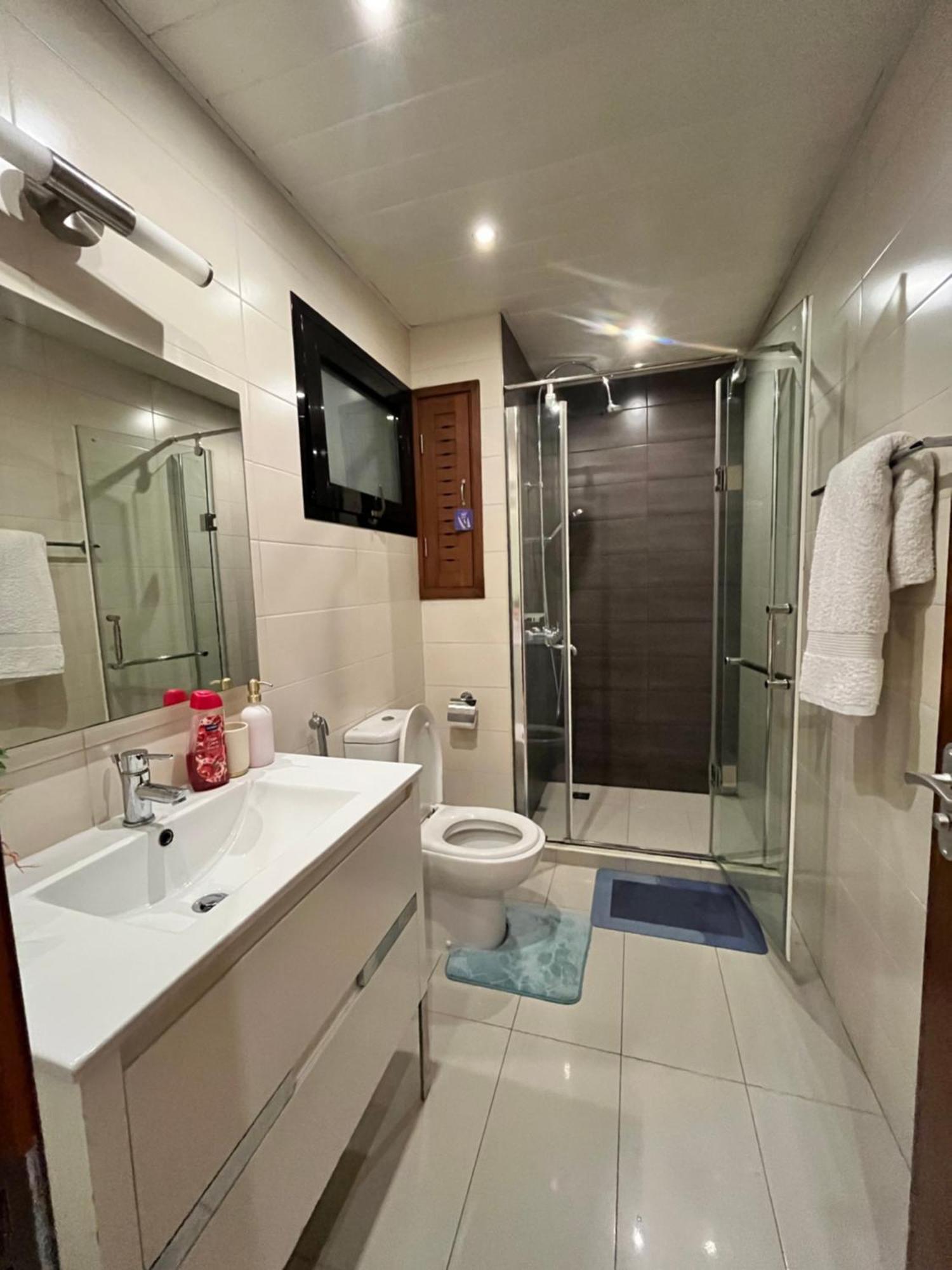 Coastalhome 75Inch Tv 5Min Drive To The City & Beach Dar es Salaam Eksteriør billede