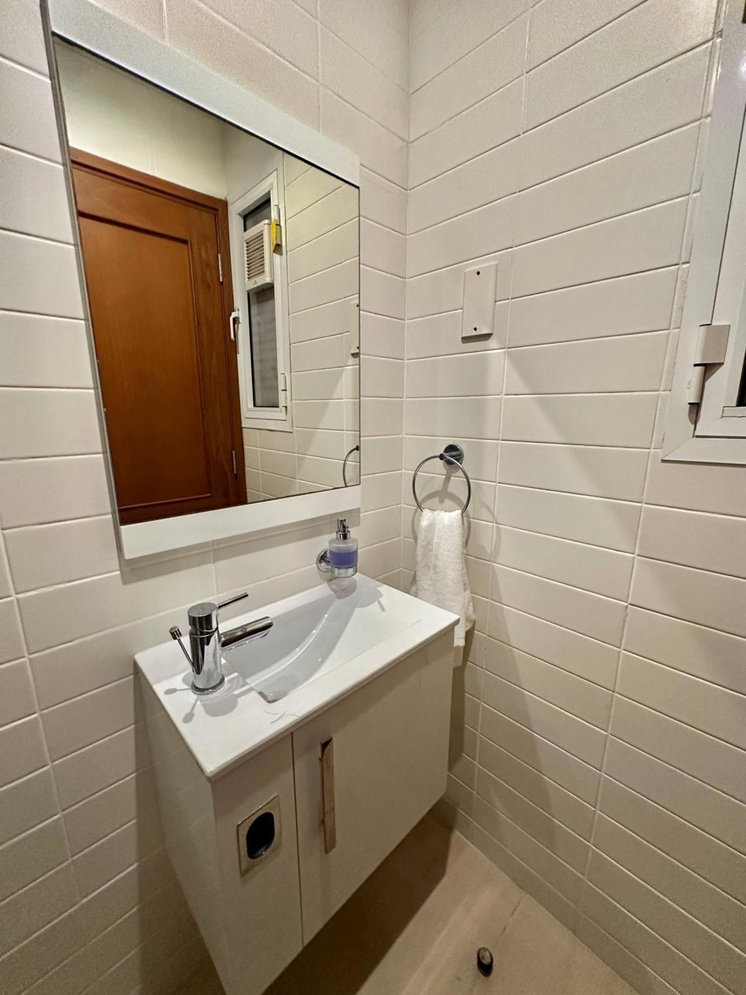 Coastalhome 75Inch Tv 5Min Drive To The City & Beach Dar es Salaam Eksteriør billede