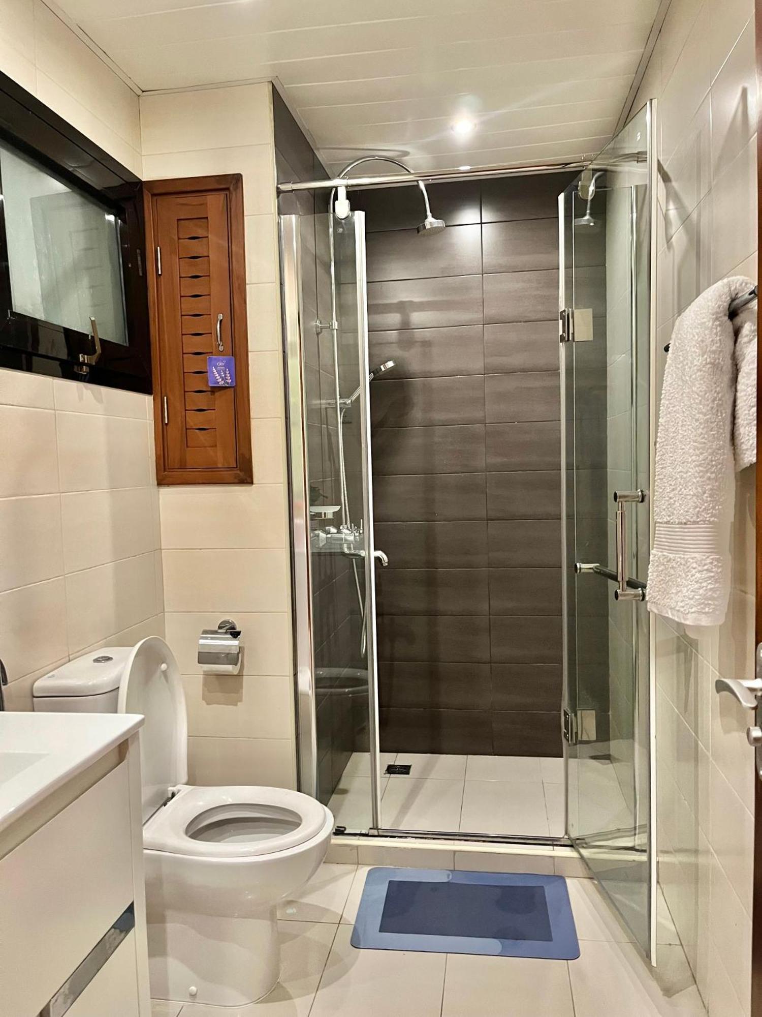 Coastalhome 75Inch Tv 5Min Drive To The City & Beach Dar es Salaam Eksteriør billede