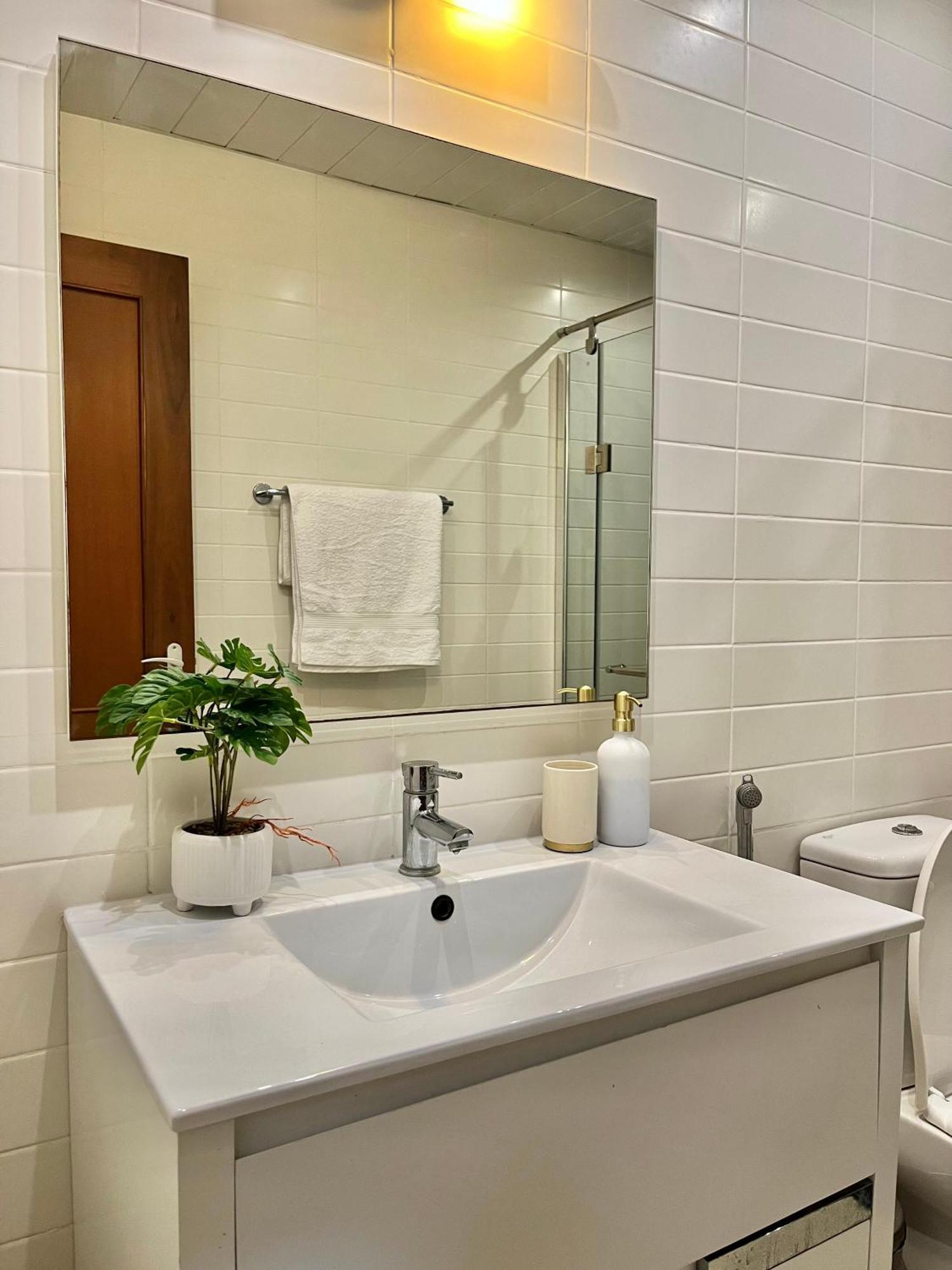 Coastalhome 75Inch Tv 5Min Drive To The City & Beach Dar es Salaam Eksteriør billede